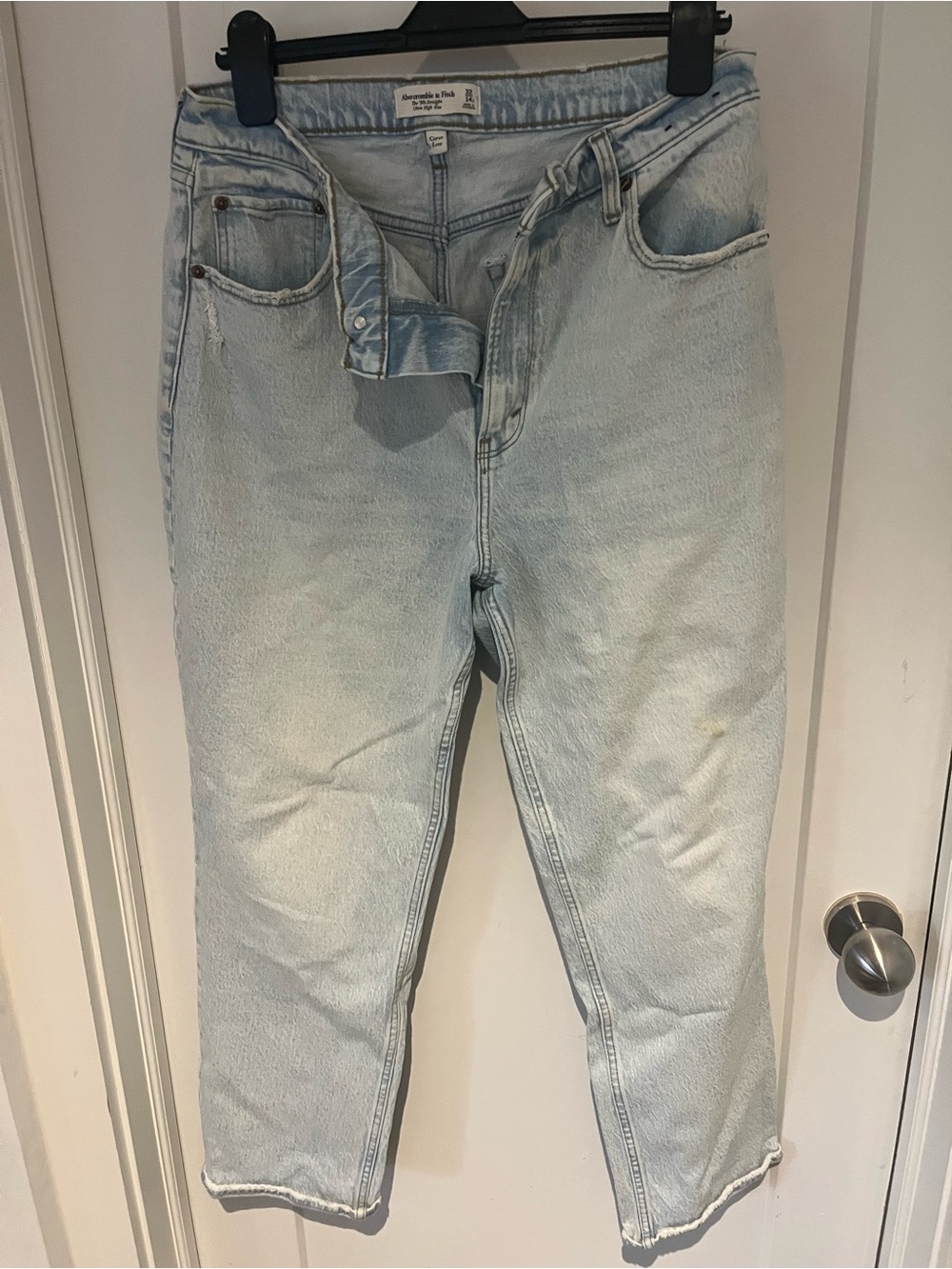 Abercrombie & Fitch Light Wash High-Rise Relaxed Jeans